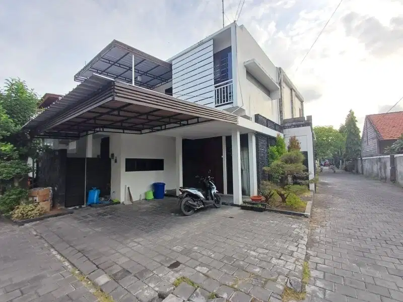 Di jual rumah semi villa jalan Tukad Balian , Denpasar, Bali