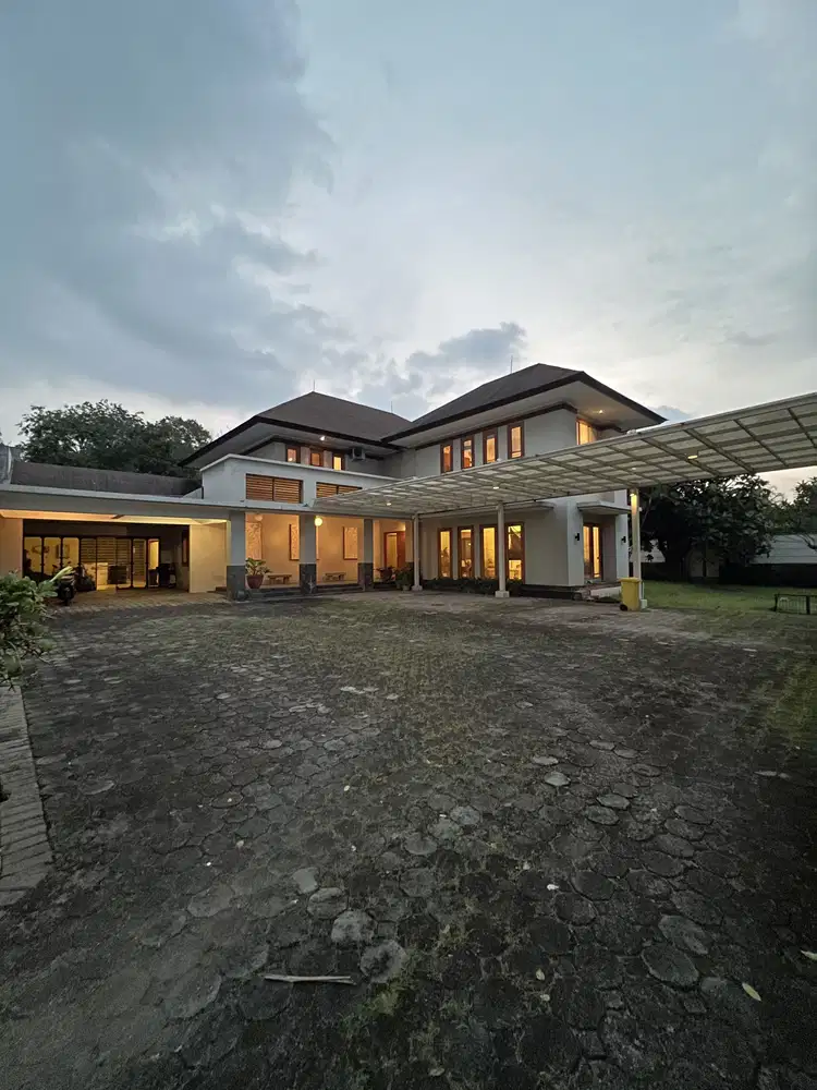 Rumah Tropis Di Cilandak Jakarta Selatan Dekat Stasiun Mrt