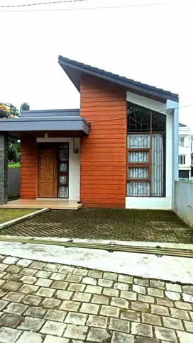 Rumah Siap Huni Terawat Dekat Tempat Wisata Kolmas Bandung Utara