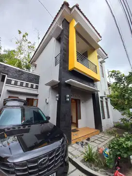 Dijual Rumah 2 lt serta beberapa perabotannya di selatan uii jakal