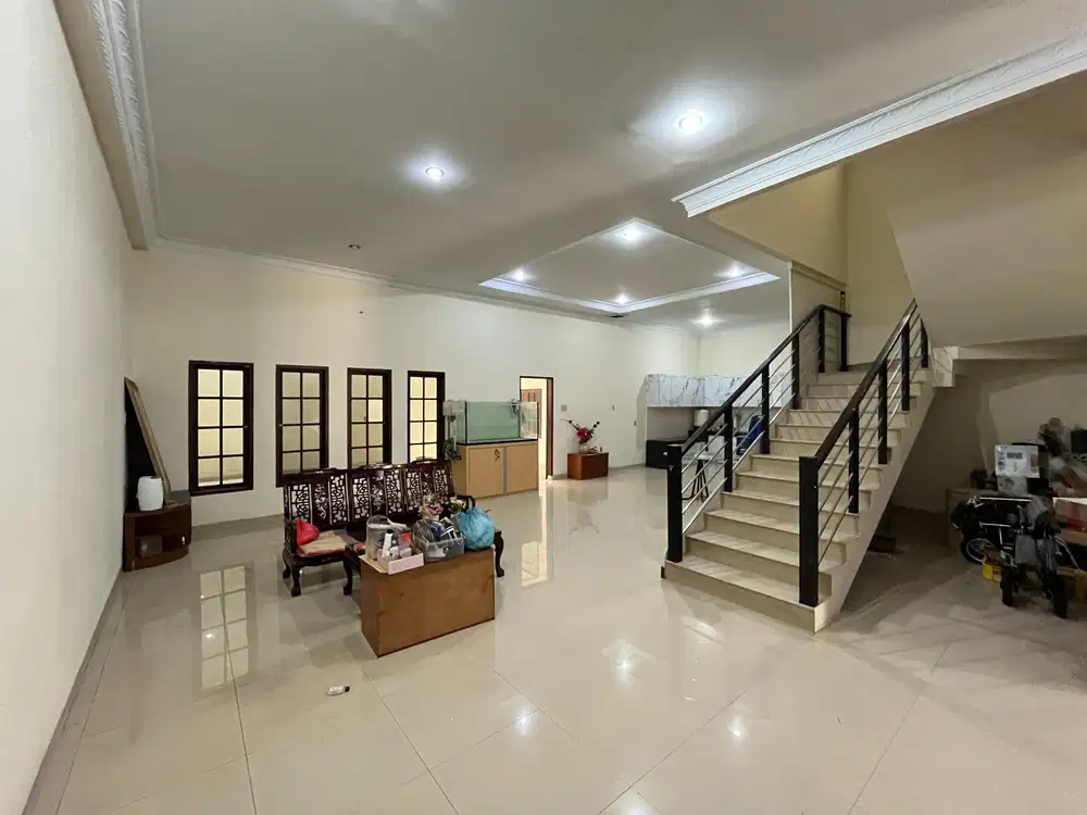 Rumah Villa di Komplek Cemara Asri