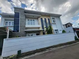 Rumah mewah furnish ada kolam renang colomadu kra solo
