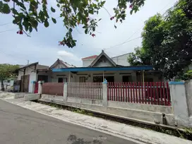 Rumah Luas Hitung Tanah Saja Dekat Panggung Jebres