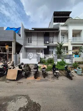 DIJUAL VILLA KOMPLEK TAMAN MALIBU INDAH - DAERAH POLONIA