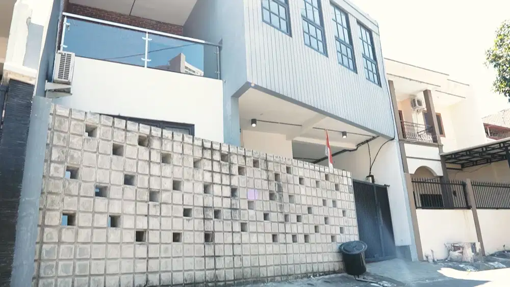 DIJUAL RUMAH KANTOR LOKASI STRATEGIS DI SIMPANG DARMO PERMAI