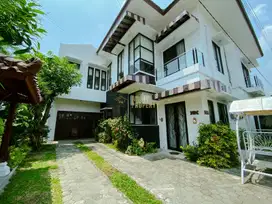VILLA MEWAH DI JANTUNG KOTA JOGJA, TANAH LUAS