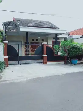 Rumah Second Bagus Tengah Kota Harga Nego