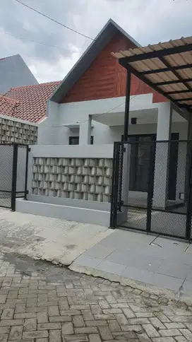 RUMAH BARU 1LT AREA WIYUNG BAGUS DEKAT PAKUWON MALL MENGANTI WBM UNESA