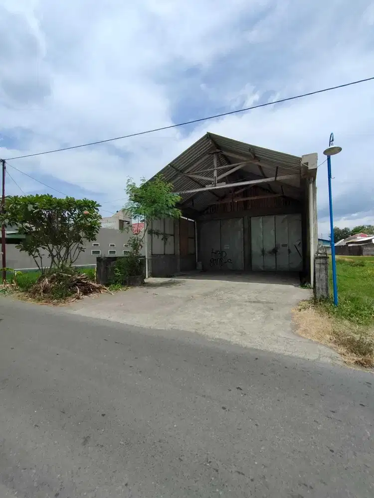 Gudang strategis tepi jalan area jl. Kasongan