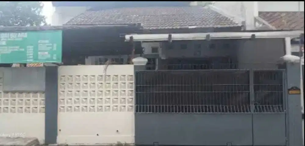 CARPORT 3 MBL PINGGIR JALAN AKSES 2 MBL RUMAH LUAS SHM  IMB CONDET