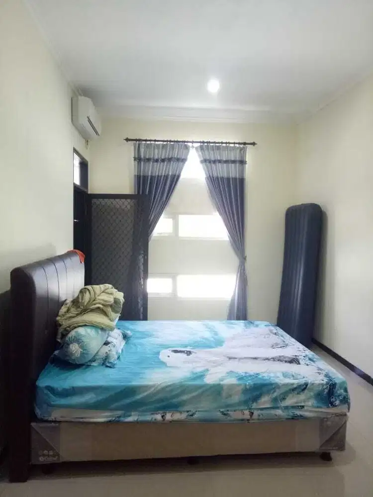 Jual rmh 2Lt minimalis lebak rejo, row jl 2mobil longgar