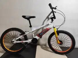 Sepeda bmx Pacific ukuran 20 siap pakai