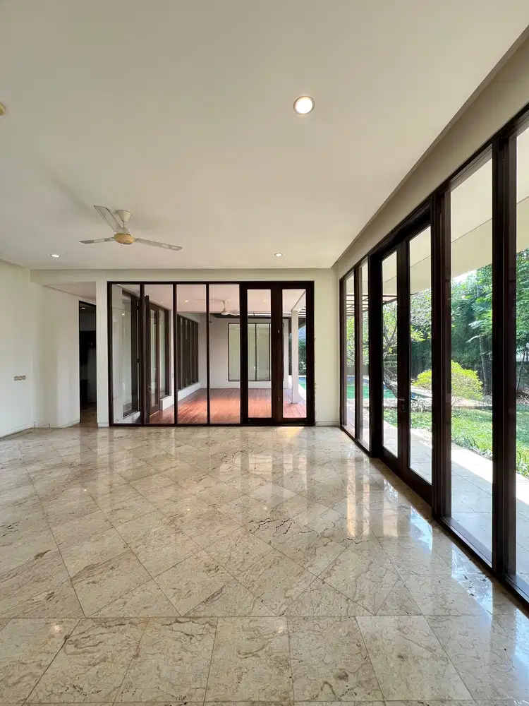 Rumah Tropical Halaman Dan Taman Luas Kemang - Pajetn Barat Jaksel