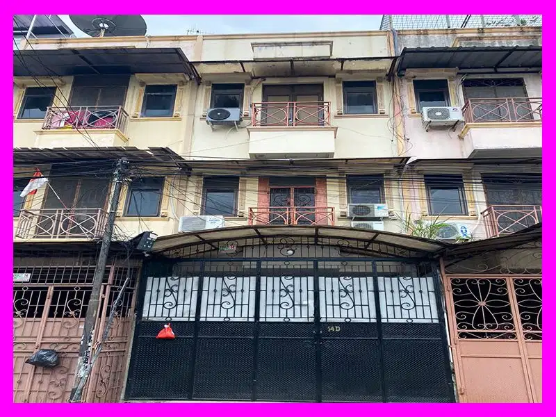 dhyana Rumah 4 lantai strategis di jelambar bagus untuk buka usaha