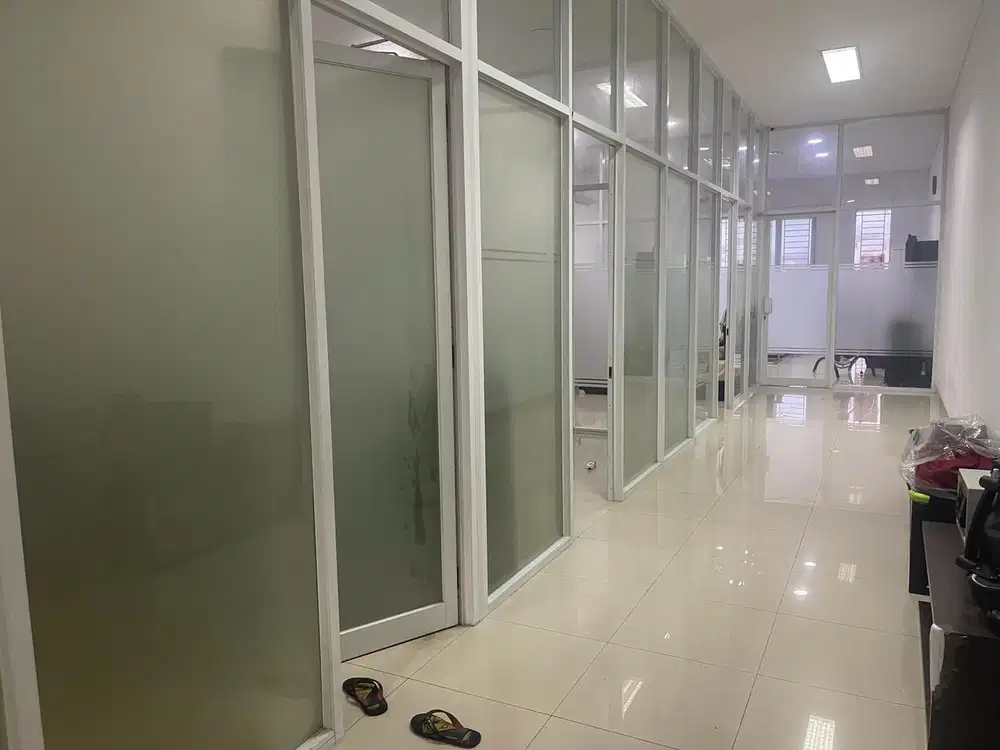 Dhyana rumah 4 lantai jelambar uk 6x33m strategis akses jalan raya