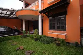 Di jual Rumah 2 tingkat terawat ,cocok untuk buka usaha