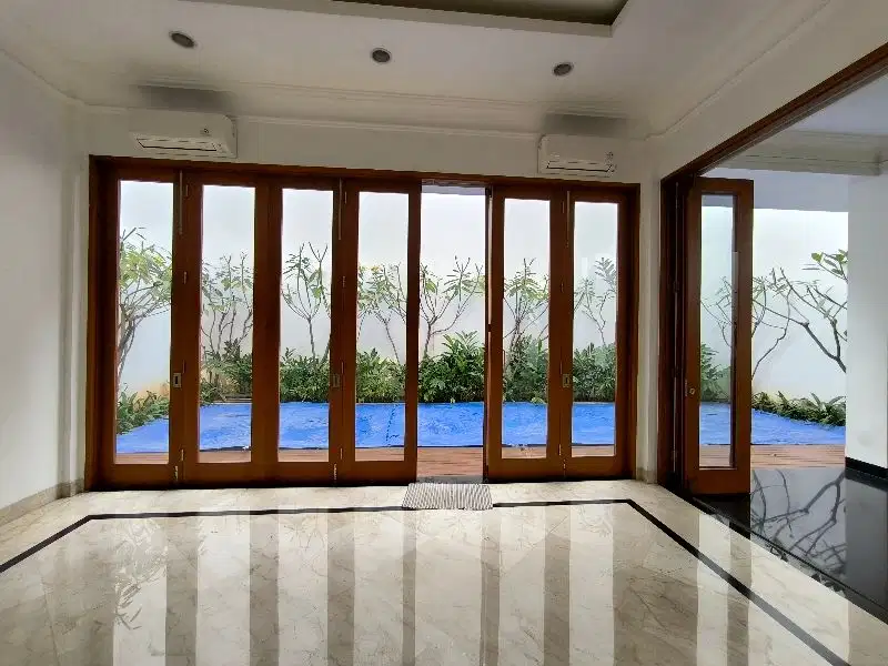 Rumah Baru Pondok Indah dengan Kolam Renang