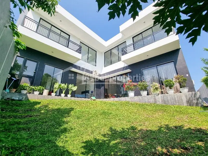 Villa SHM 4 kamar di Munggu