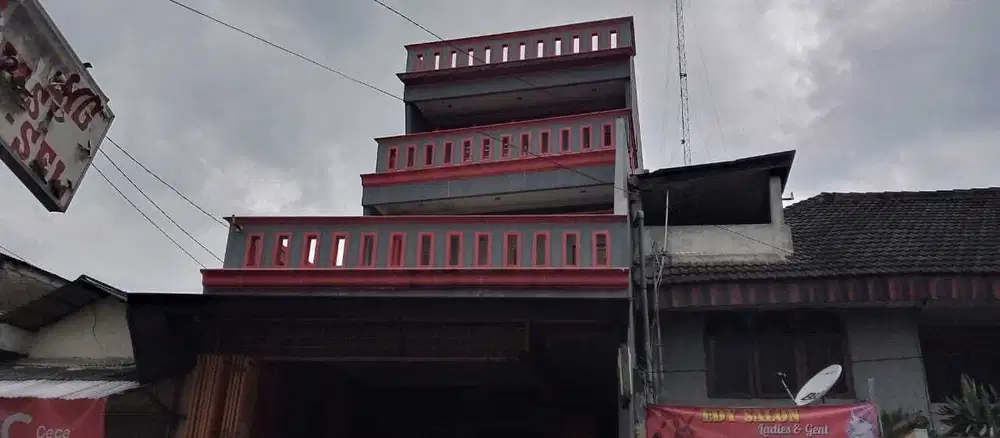 RUKO 3,5 BAGUS SIAP HUNI PINGGIR JALAN 2 MOBIL LOKASI STRATEGIS CONDET