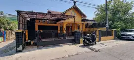 Rumah strategis gedong kuning pinggir jalan aspal