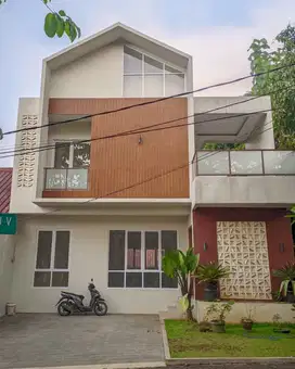 DIJUAL RUMAH 2 LANTAI KOLAM RENANG HARGA NEGO TAMAN LEGIAN SENTUL CITY