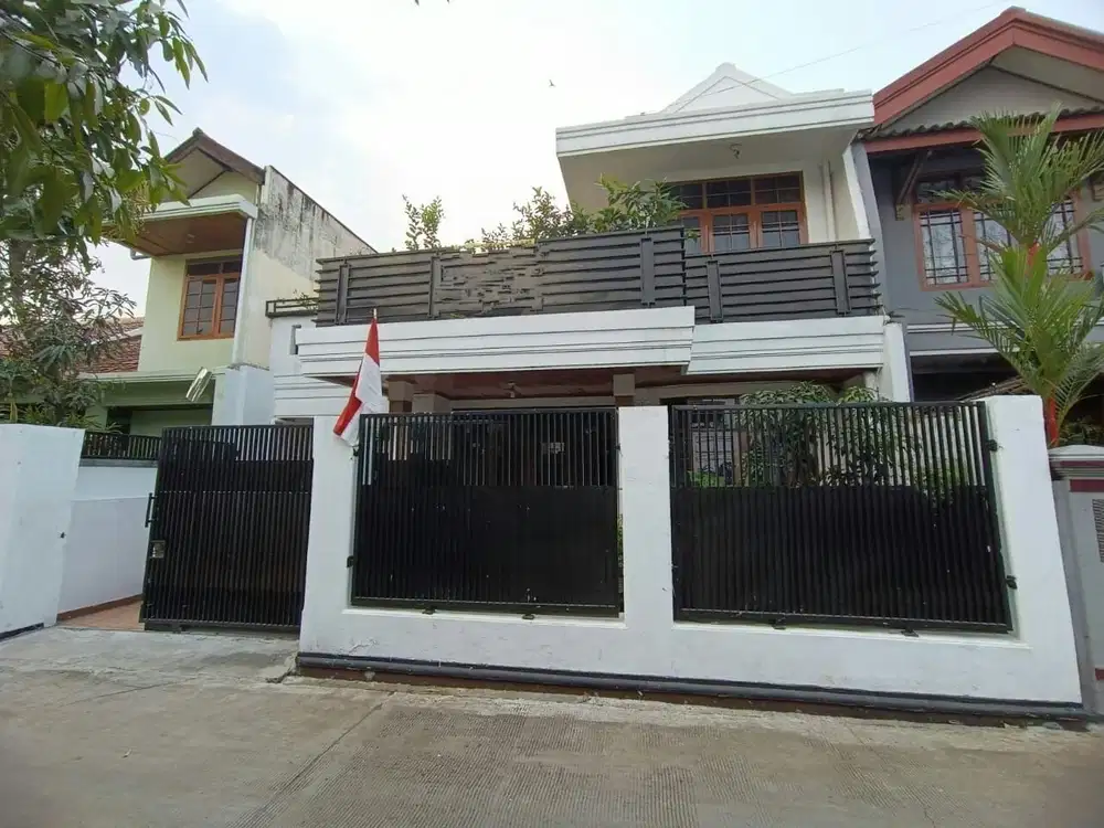 Rumah Terawat 2 Lantai Margacinta Kota Bandung