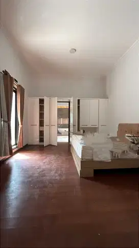 Rumah Mewah Besar Luas di BTD Kota Baru Parahyangan