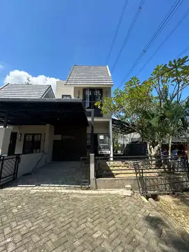 Rumah 2 Lantai the Fazza De Naila Village Driyorejo Barat Surabaya