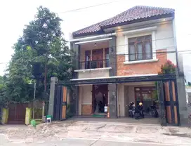 RUMAH MEWAH PLUS RUANG USAHA jalan Raya Malangjiwan Colomadu
