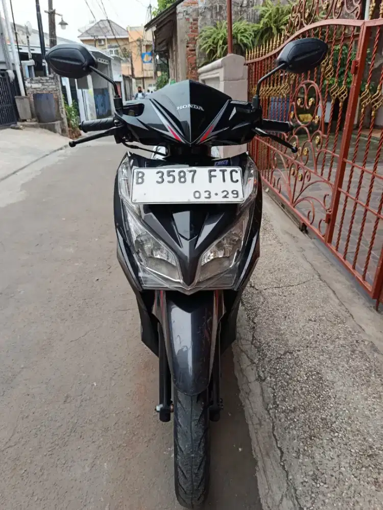 Bissmillah dijual motor Honda Vario kzr 2014 istimewa