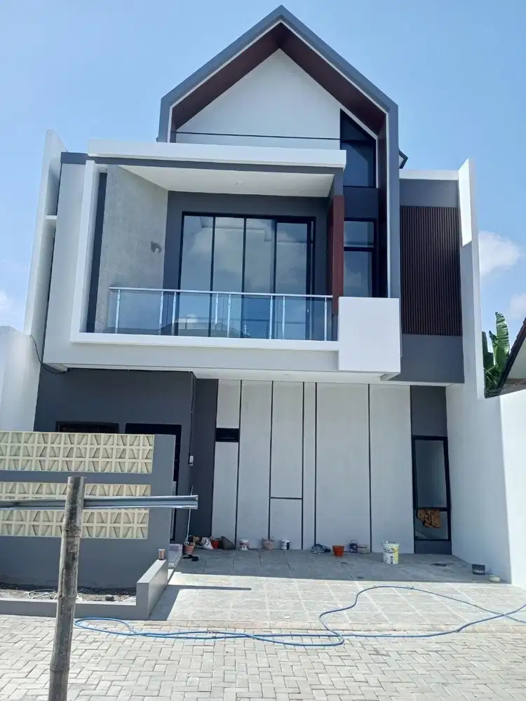 Rumah Baru 2 lt Cantik Mewah di Cluster Jalan Raya Colomadu