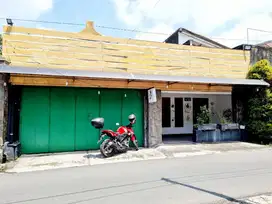 Rumah Dekat Jalan Raya Bisa Untuk Kantor atau Hunian Solo Kota