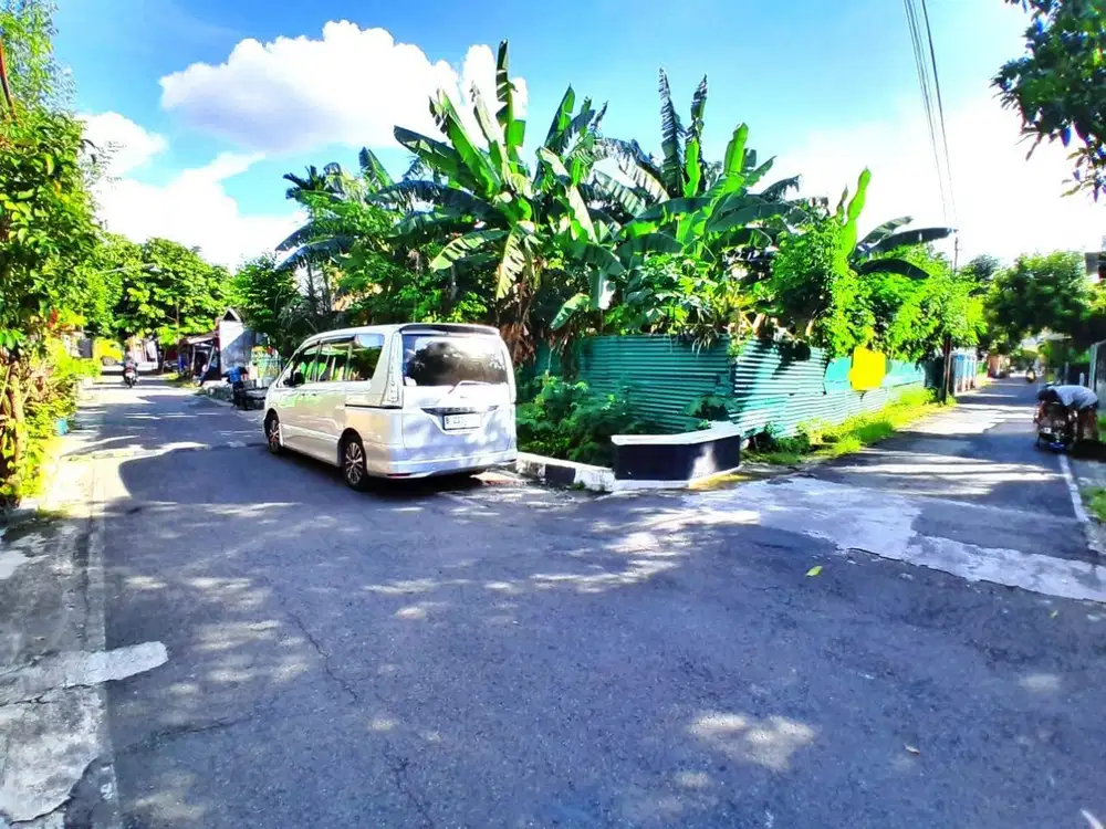 Tanah Bagus Strategis Hook 2 jalan Aspal SHM di Sumber Solo Kota
