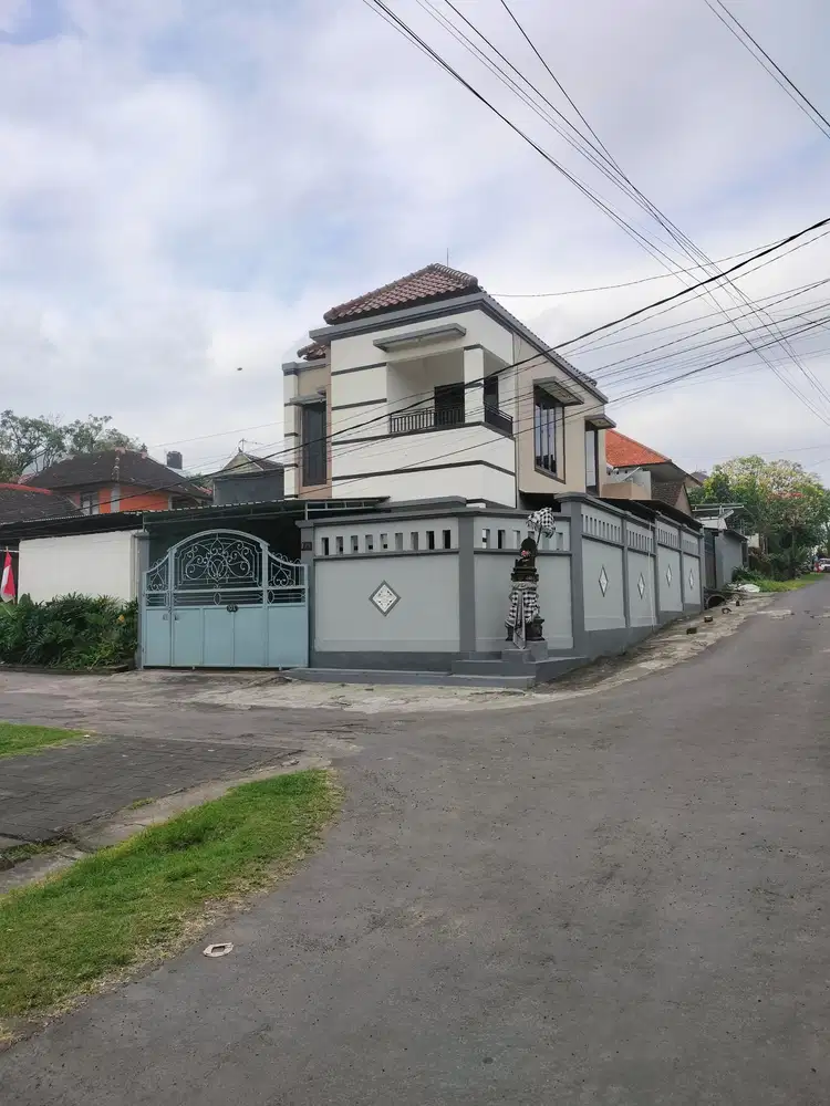 DIJUAL RUMAH LANTAI 2 AREA GATSU BARAT DENPASAR BALI