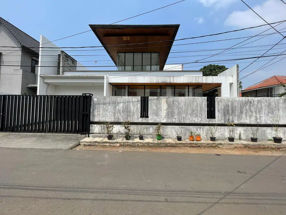 Dijual Rumah Baru 5 BR Luas, Strategis, Unit Bagus, Setiabudi Jaksel