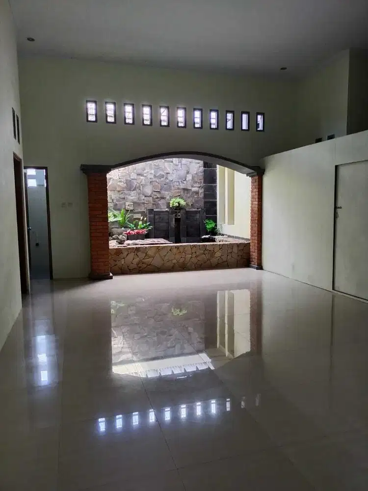 Disewakan rumah bisa untuk kantor dan hunian