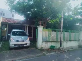 Rumah halaman luas lokasi tengah kota Gremet Manahan