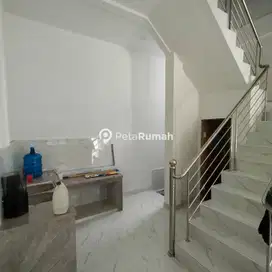 DIJUAL TOWNHOUSE JALAN SIDODAME KOMPLEK MENTARI JEWEL