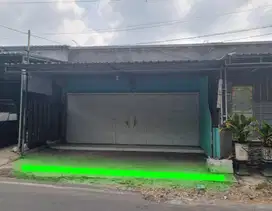 Tempat Usaha Strategis Jalur Ramai Banyuanyar