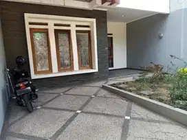 Rumah nyaman 2 Lantai Semi Furnish di Geger Kalong Bandung Utara