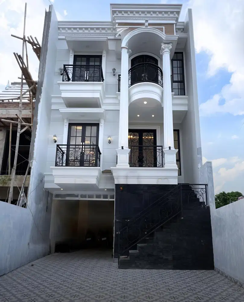 Jual rumah private pool di Pejaten Jakarta selatan