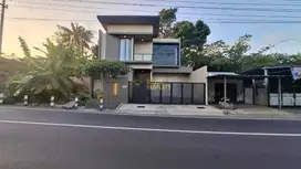 RUMAH 2LT, TEPI JALAN BESAR DI GITO GATI PALAGAN