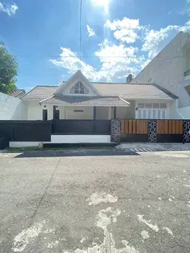 Rumah baru modern dekat kampus UII