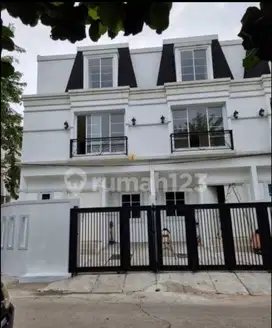 Rumah Modern Clasic Muara Karang Lokasi Cakep