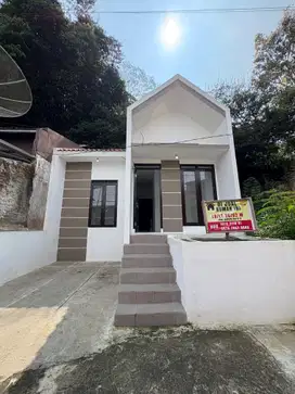 CARI RUMAH IDEAL 2 KAMAR TIDUR DAN TERSEDIA CARPORT, ini wajib dibeli!