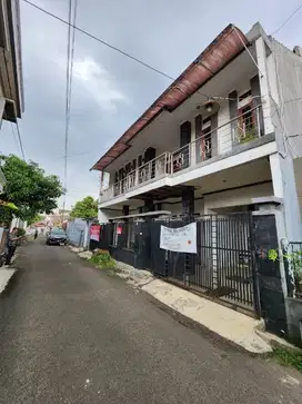 Dijual rumah 2 lantai siap huni pusat kotamadya