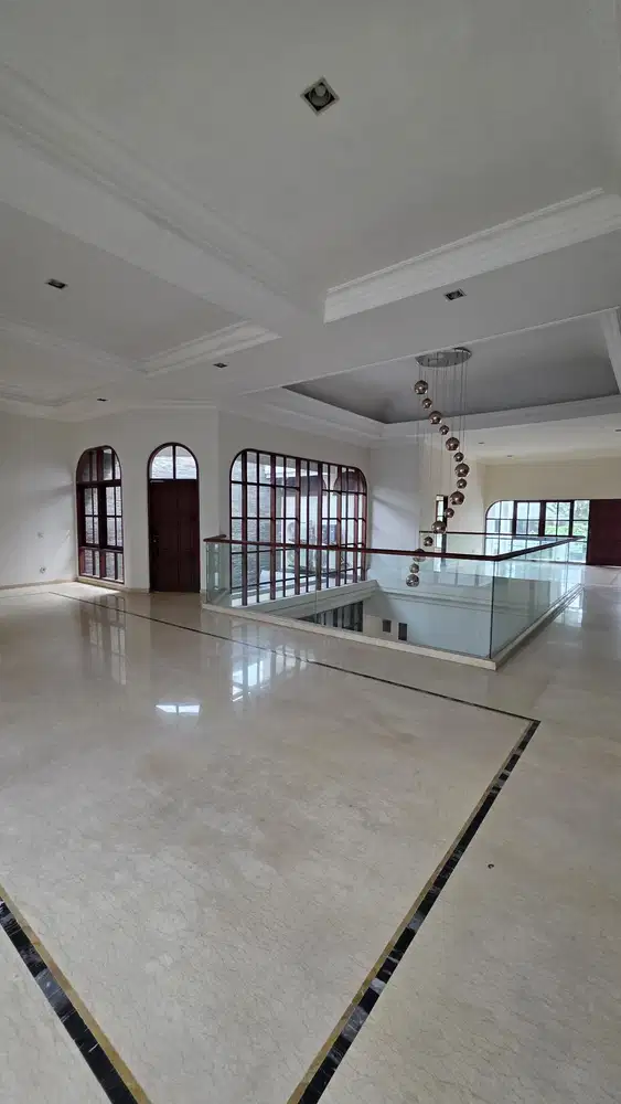 DIJUAL BANGUNAN KOMERSIAL PUSAT KOTA SURABAYA DEKAT KE RAYA DARMO