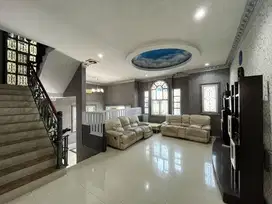Rumah di Komplek The Piazza Residence