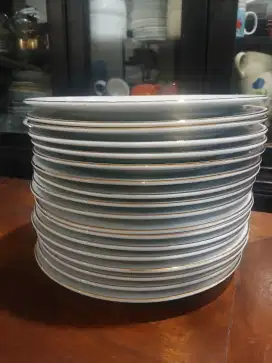 50 pcs piring makan keramik, ceper, putih, garis emas, diameter 25cm