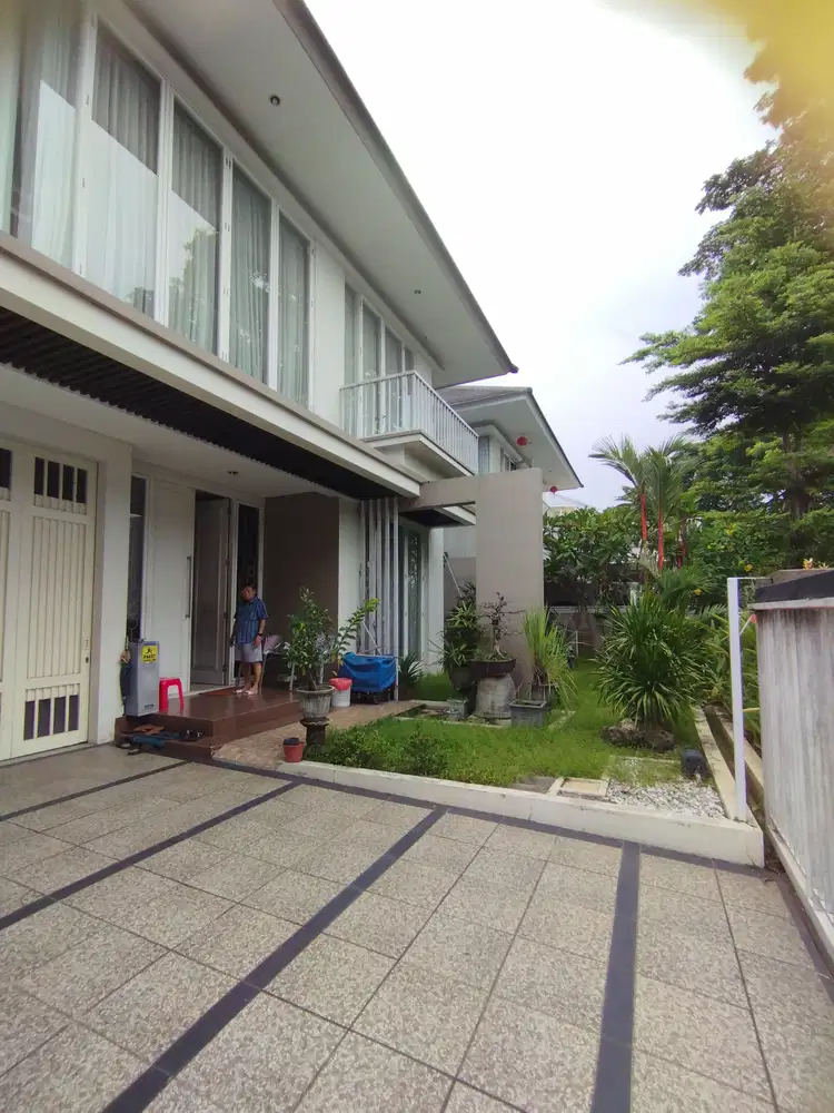 DISEWAKAN RUMAH FULL FURNISH TERAWAT BAGUS ROYAL RESINDENCE